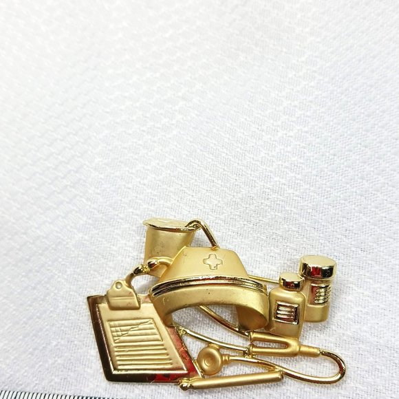 Vintage AJC Gold Tone Nurse Medical Stethoscope Hat Brooch Pin - Picture 1 of 4